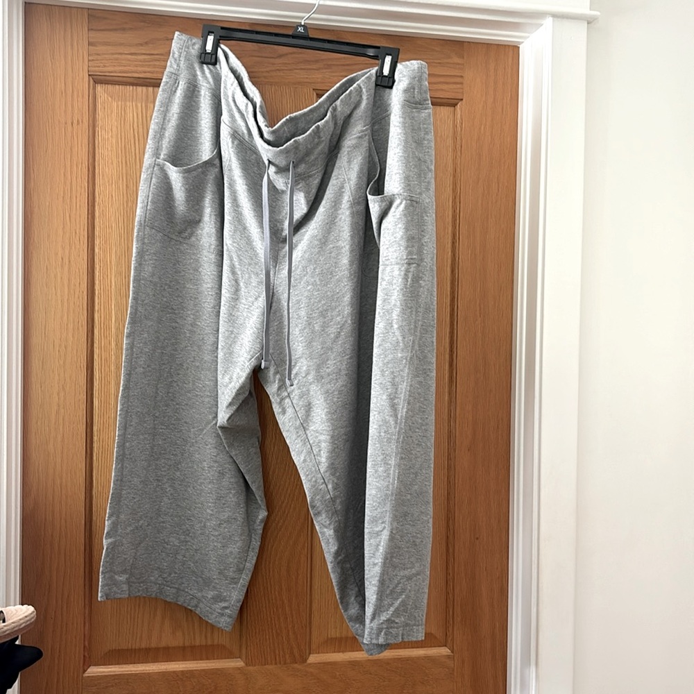 NWT Drawstring Capris